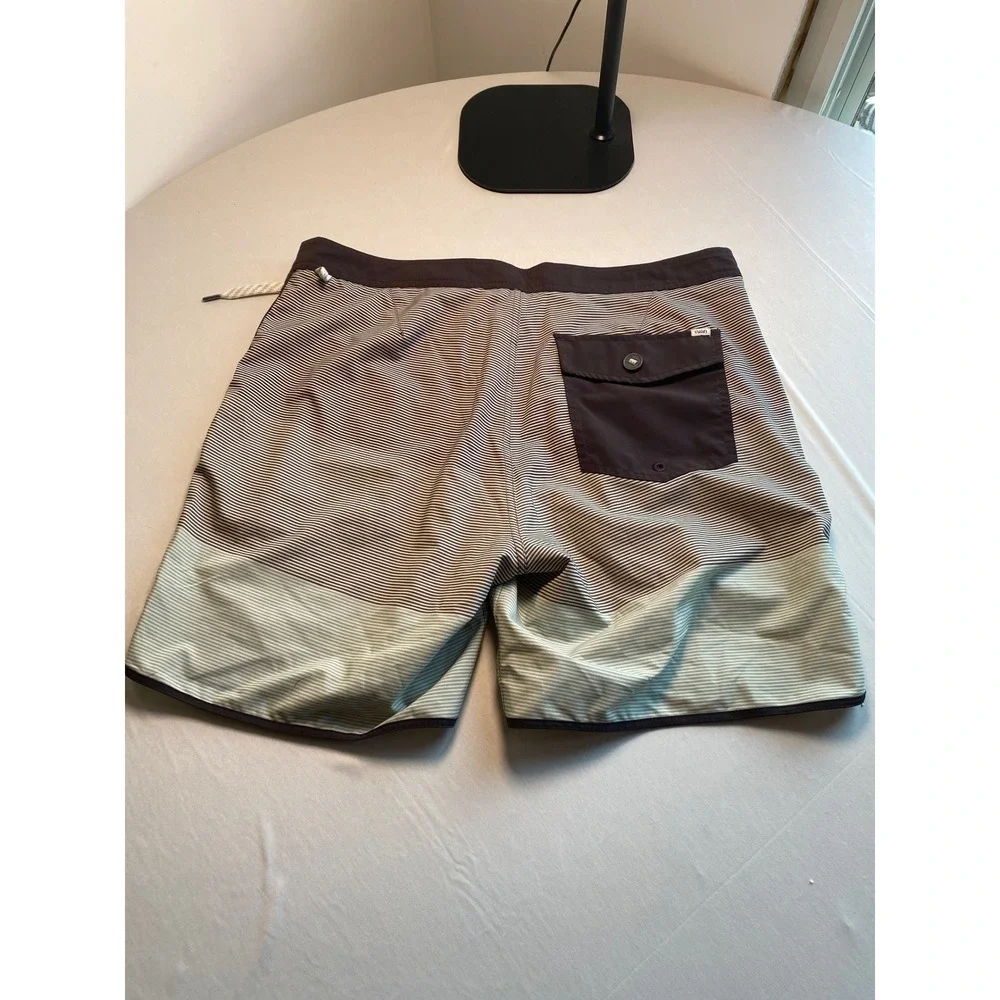 Vuori Mens Striped Board Shorts Brown Green Swim Trunks Size 34 V001